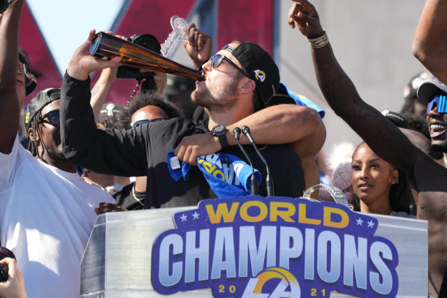 Photographer Fractures Spine After Fall at Rams' Super Bowl Parade