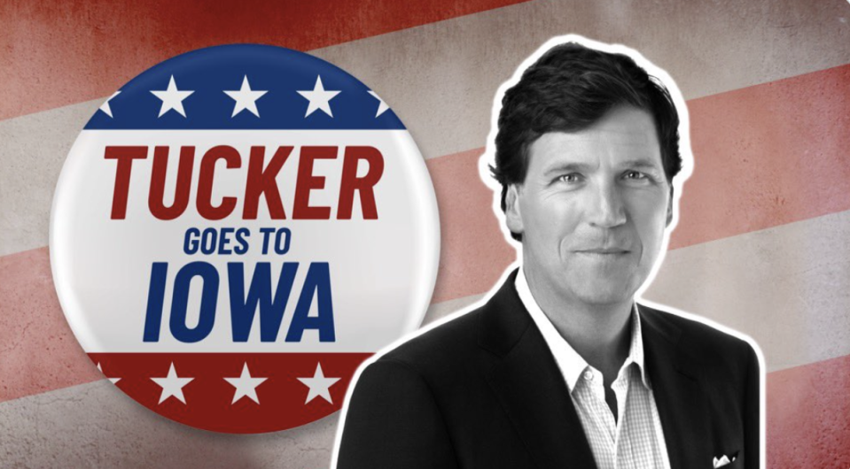 Tucker Carlson presentó botones estilo presidencial con la leyenda “Tucker va a Iowa” al participar en una conferencia conservadora en 2022 (Tucker Carlson/Twitter)