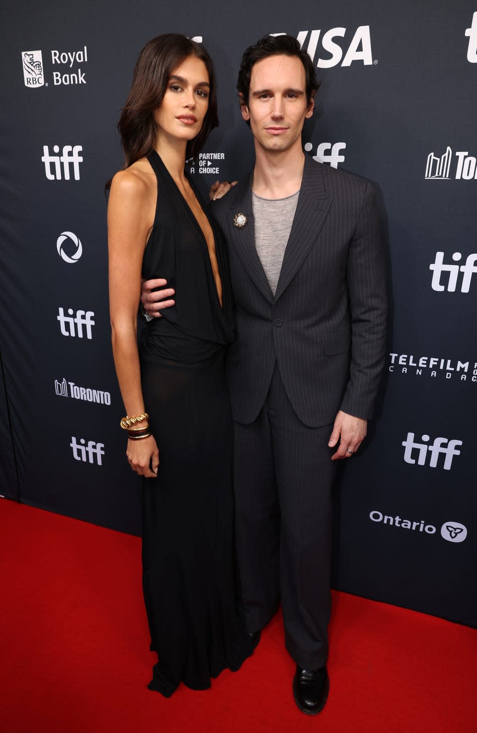 toronto, ontario september 10 kaia gerber l and cory michael smith