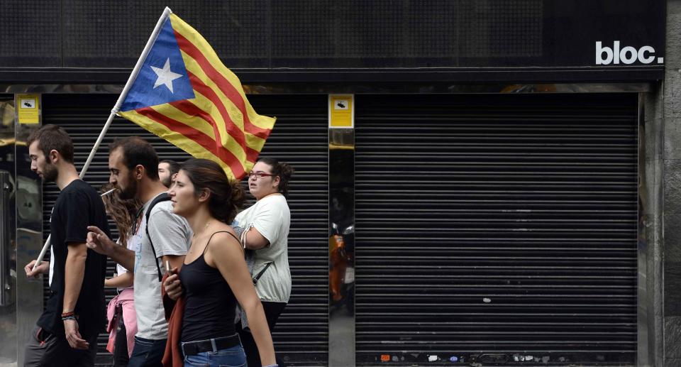 Algunas empresas se quedan e intentarán sortear la crisis. Foto de AFP.