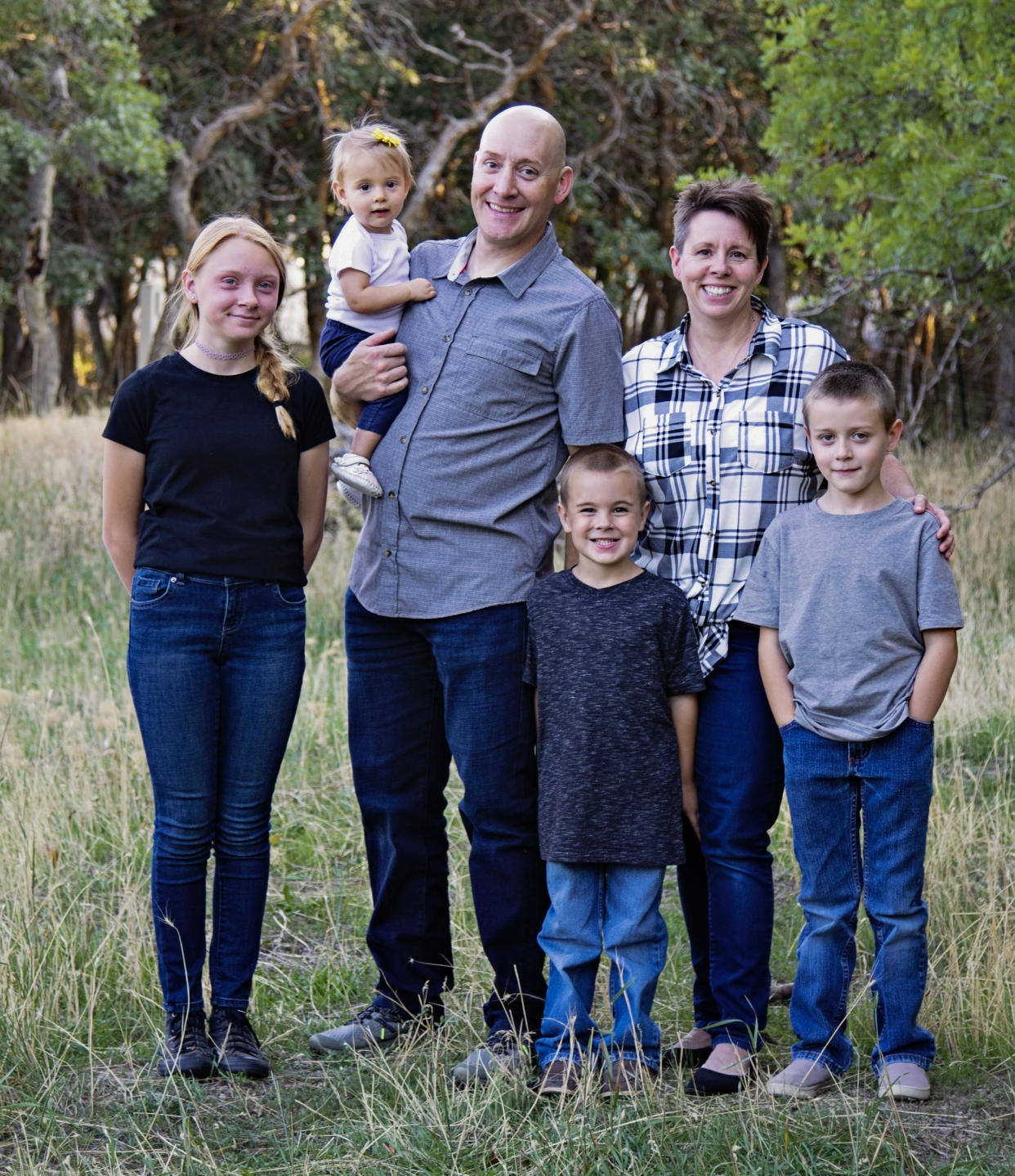 The Snow family eliminated artificial food dyes in October 2020 and saw a dramatic improvement in their son, Evan, far right.
 (Amy Allred / Allred Photography)