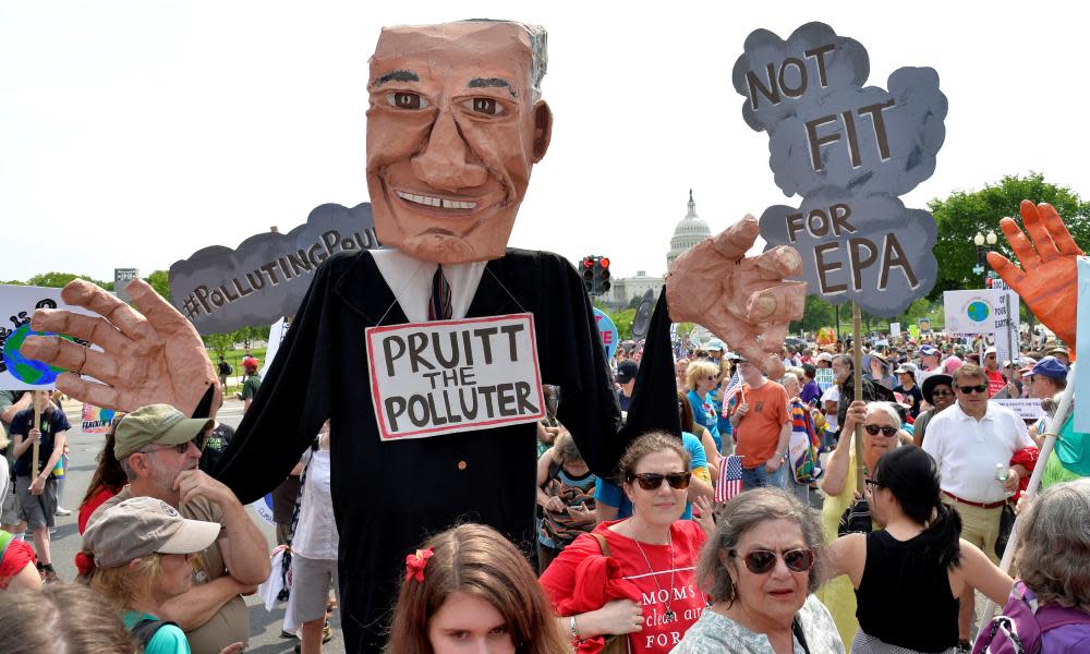 A giant puppet depicting EPA Administrator Scott Pruitt is carried among demonstrators during a People’s Climate March, to protest U.S. President Donald Trump’s stance on the environment, in Washington, April 29, 2017. 