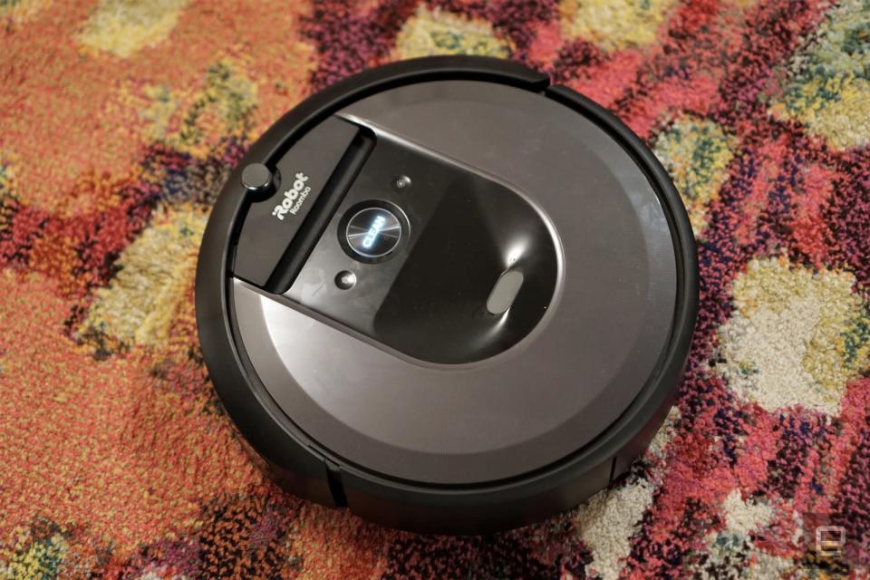 iRobot Roomba i7+/Engadget