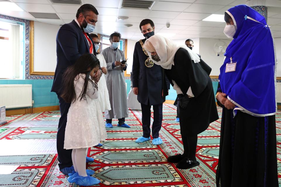 Britain's Camilla, Duchess of Cornwall (2R) meets members of the community during a visit to learn how the  London Islamic Cultural Society has supported the local community through the coronavirus pandemic, at Wightman Road Mosque in north London on April 7, 2021. (Photo by Chris Jackson / POOL / AFP) (Photo by CHRIS JACKSON/POOL/AFP via Getty Images)