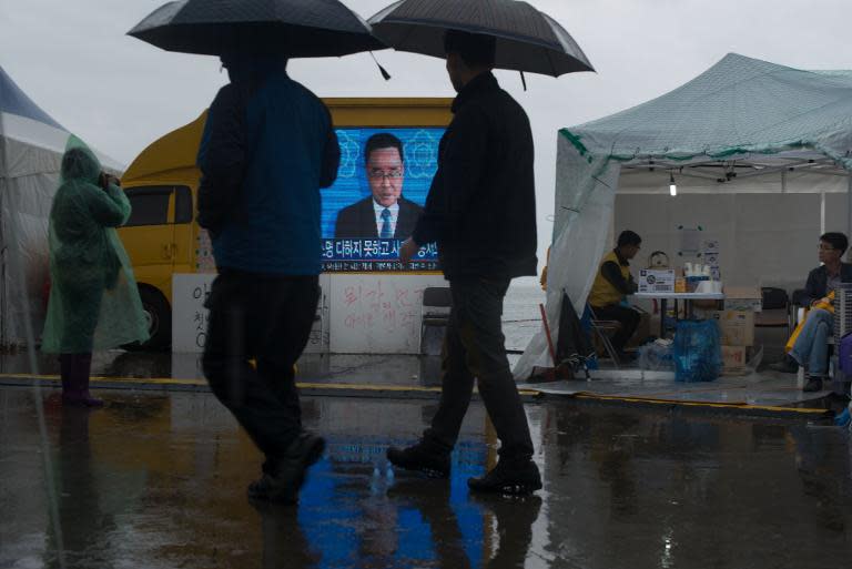 South Korea's Prime Minister Chung Hong-Won is seen on a TV screen at Jindo harbour where relatives of the 'Sewol' ferry disaster victims are waiting for news on the search and recovery operations, on April 27, 2014