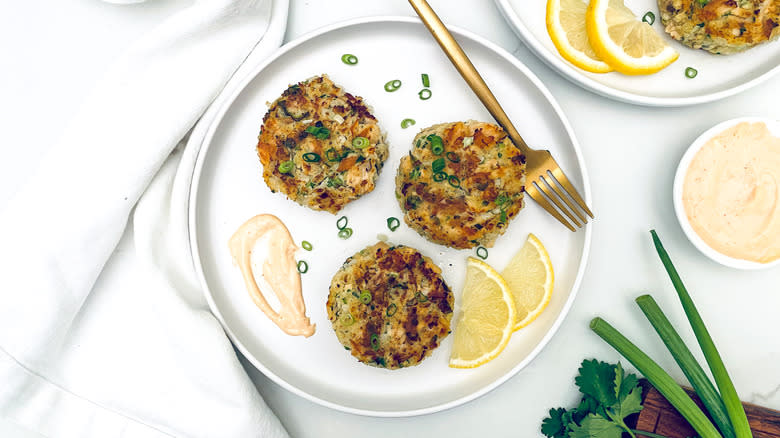 pan fried tuna patties with sriracha mayo and lemon