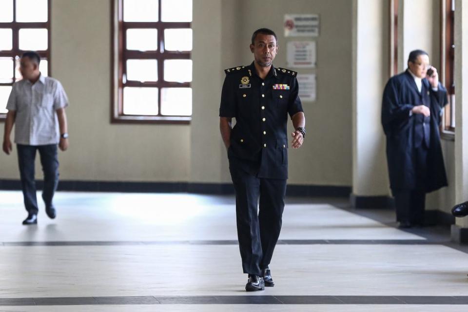 Malaysian Anti-Corruption Commission investigating officer Senior Assistant Commissioner Rosli Hussain is pictured at the Kuala Lumpur High Court August 20, 2019. — Picture by Yusof Mat Isa