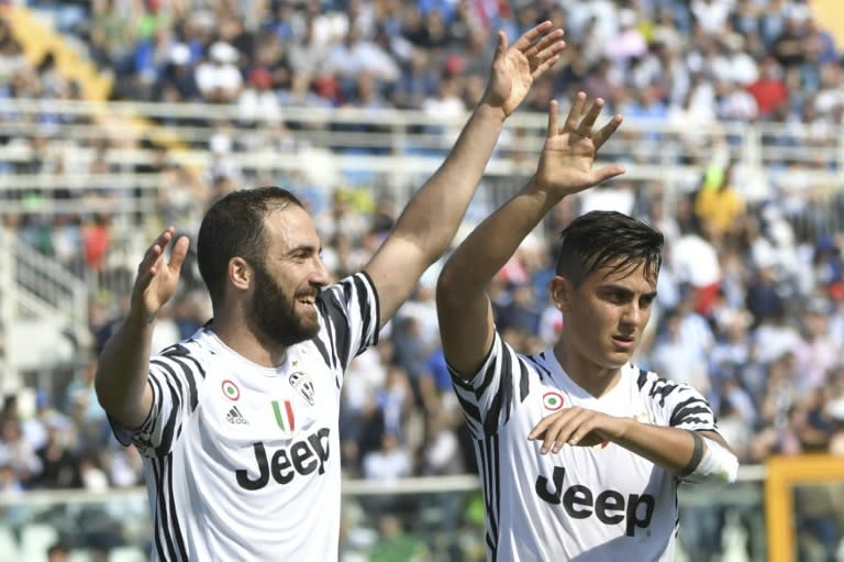 Juventus' Argentinian forward Gonzalo Higuain (L) celebrates with teammate and compatriot Paulo Dybala after scoring a goal during their Italian Serie A match against Pescara, at Adriatico's comunal stadium in Pescara, on April 15, 2017