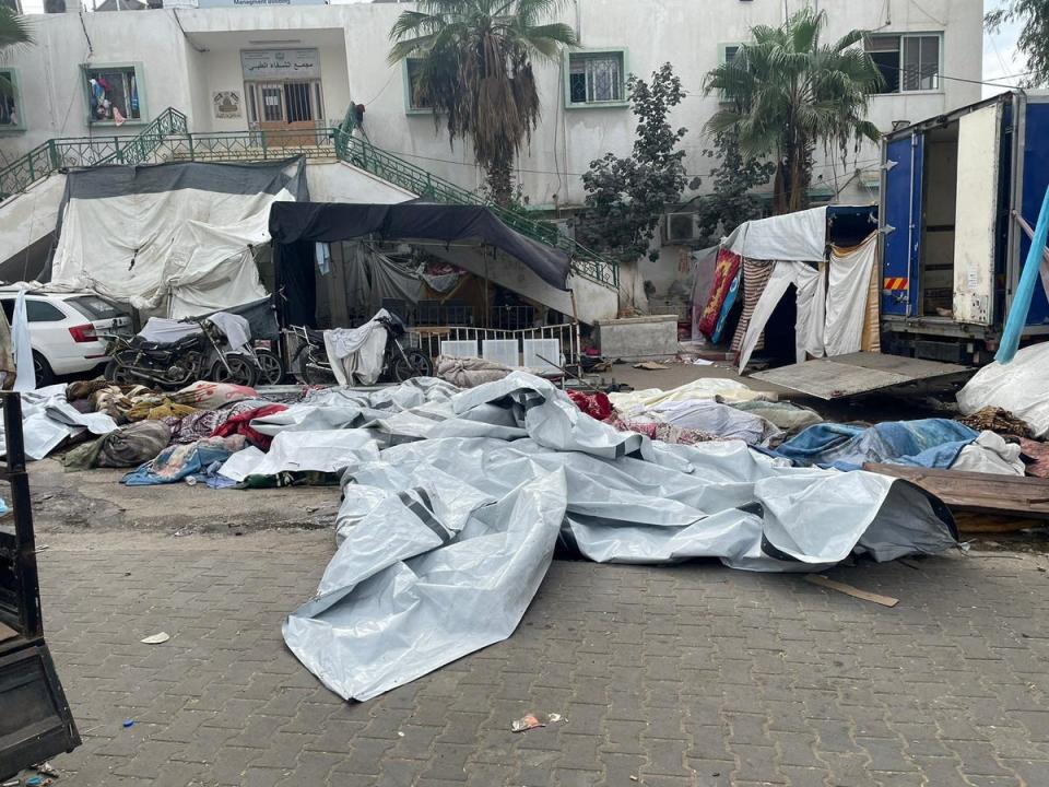 Bodies of Palestinians killed in Israeli strikes lie on the ground at the yard of Al Shifa hospital (AHMED EL MOKHALLALATI via REUTER)