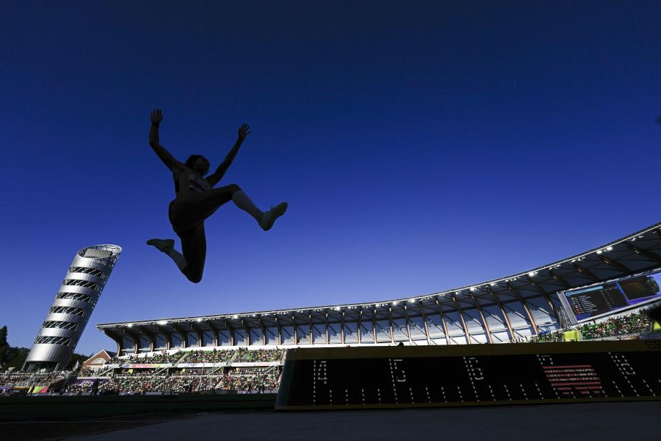 La alemana Malaika Mihambo compite en la final de salto largo durante el Mundial de atletismo, el 24 de julio de 2022, en Eugene, Oregon(AP Foto/David J. Phillip)