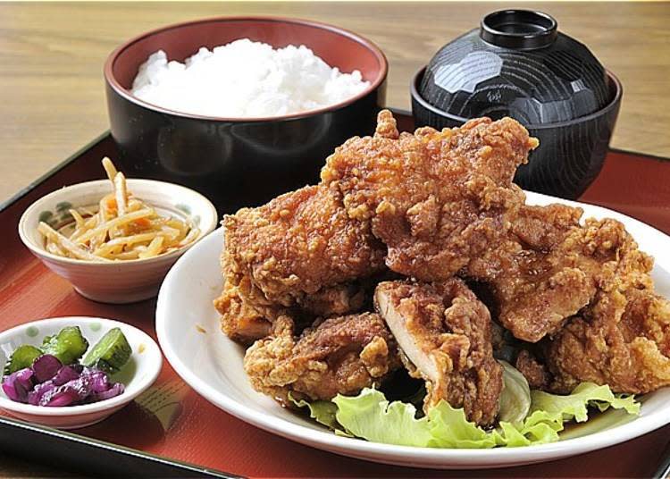 ▲For an additional 350 yen (tax included) you can convert it to a hearty portion teishoku! The set includes rice, miso soup, pickles and a small dish. (Soup may vary)