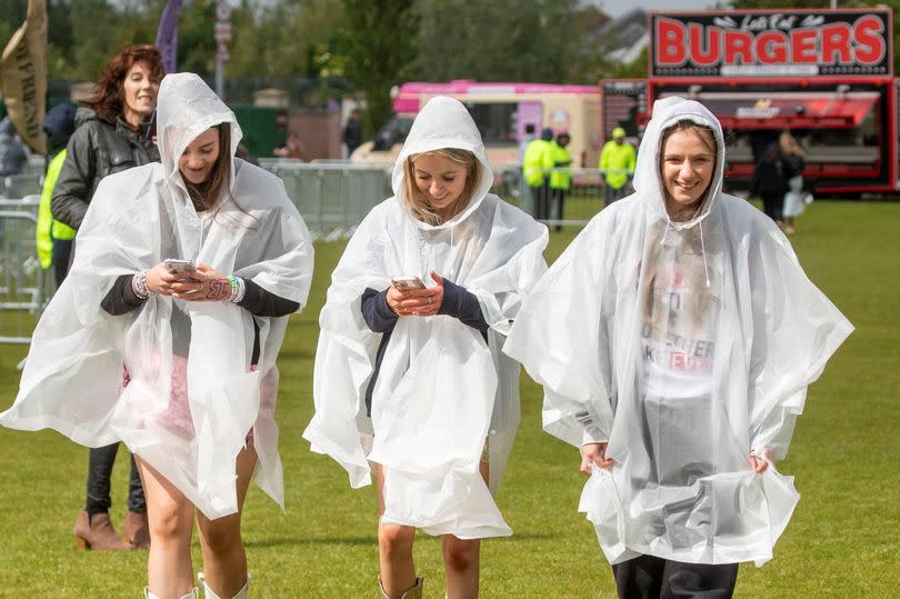 Taylor Swift fans arrived a Murrayfield in the early hours of the morning.