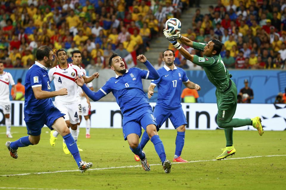 Costa Rica's goalkeeper Keilor Navas (R) makes a save in front of Greece's national soccer players during their 2014 World Cup round of 16 game at the Pernambuco arena in Recife June 29, 2014. REUTERS/Tony Gentile