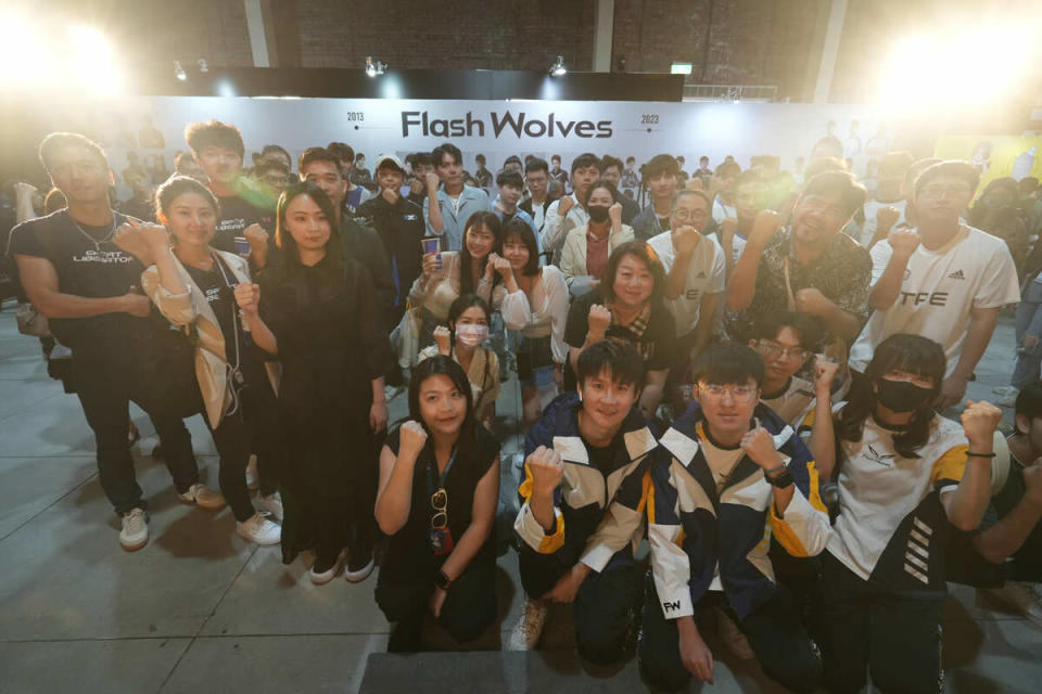 閃電狼職業電競隊十周年特展「拾光」開幕茶會大合照 圖：Flash Wolves/提供