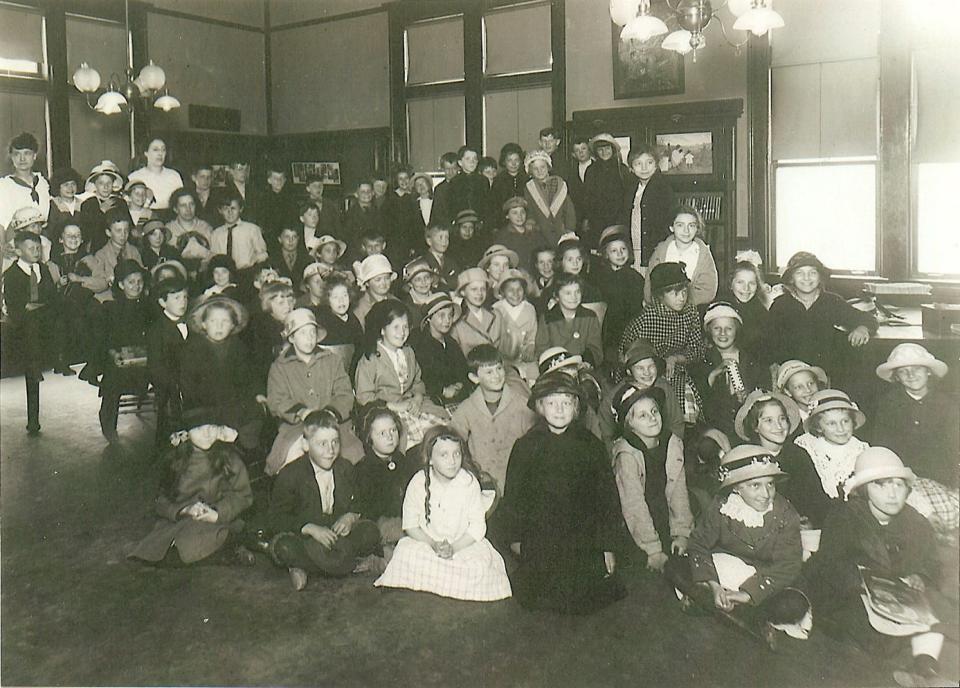 A group of children at the Carnegie Public Library in Manitowoc in 1902.