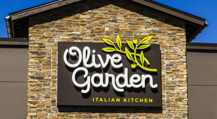 an Olive Garden sign on the front of the restaurant