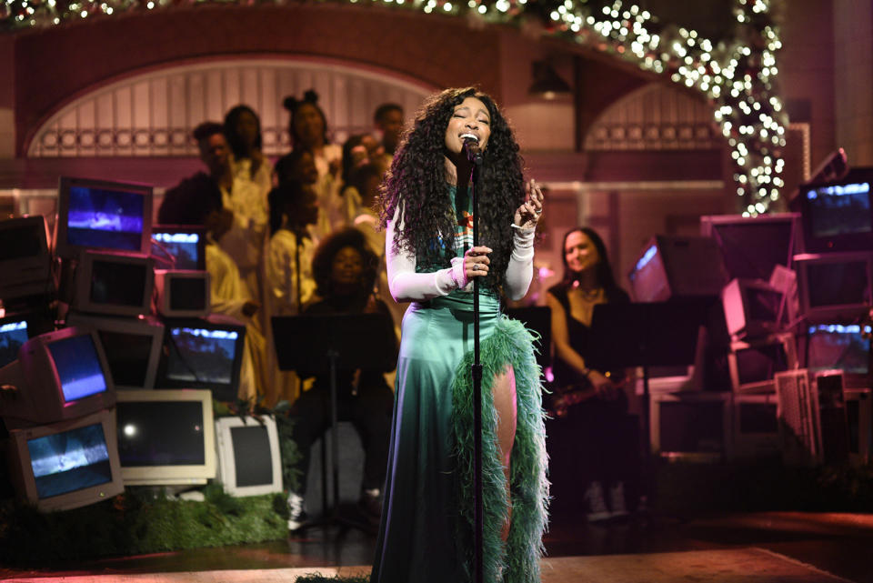 SZA performs “The Weekend” on Saturday Night Live, Dec. 9, 2017