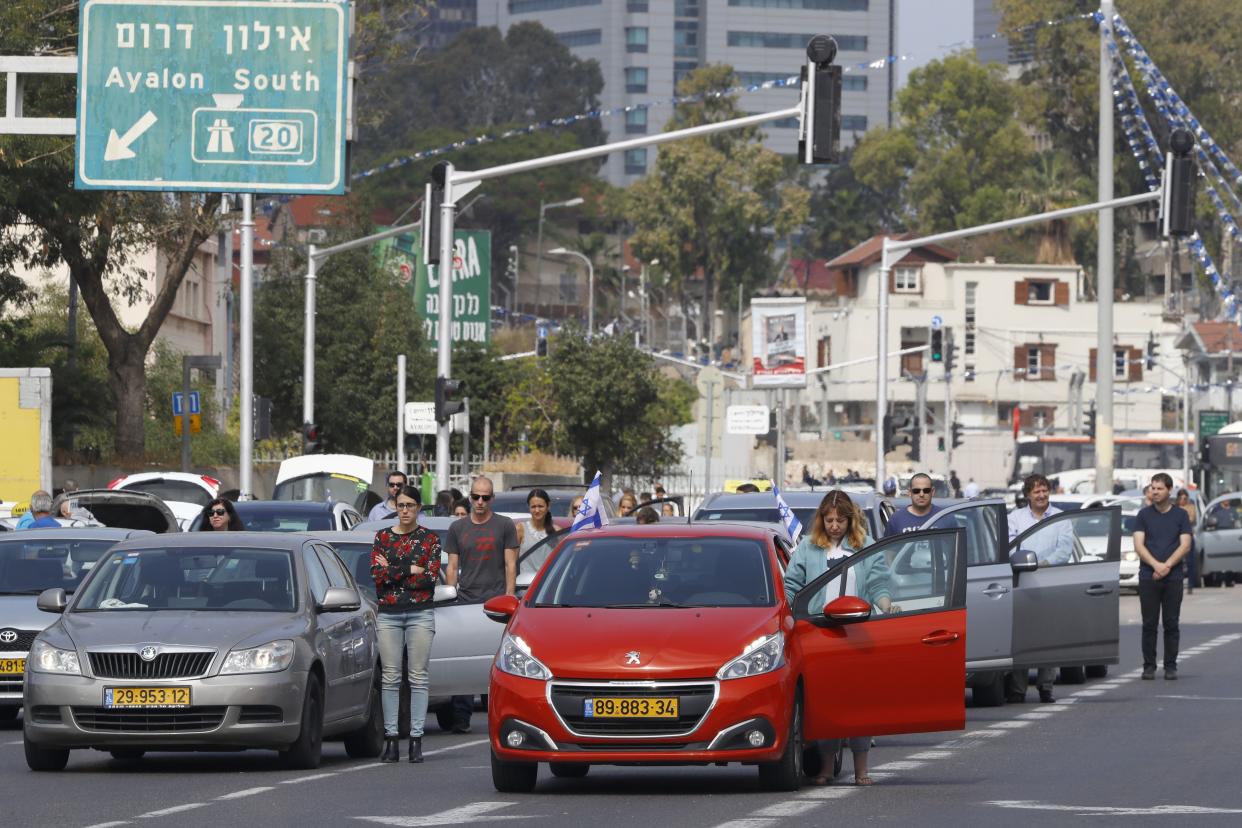 Drivers stop and stand in silence on a street in Tel Aviv on April 12, 2017, as sirens wailed across Israel for two minutes marking the annual day of remembrance for the six million Jewish victims of the Nazi genocide. (Photo: JACK GUEZ via Getty Images)