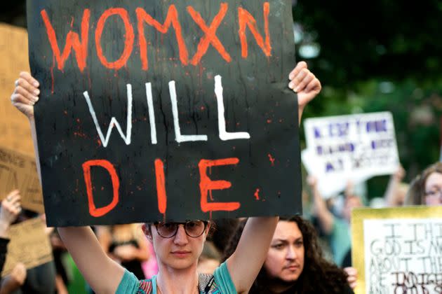 Abortion rights activists protest outside the Colorado state Capitol in Denver, June 24, 2022. (Photo: JASON CONNOLLY via Getty Images)