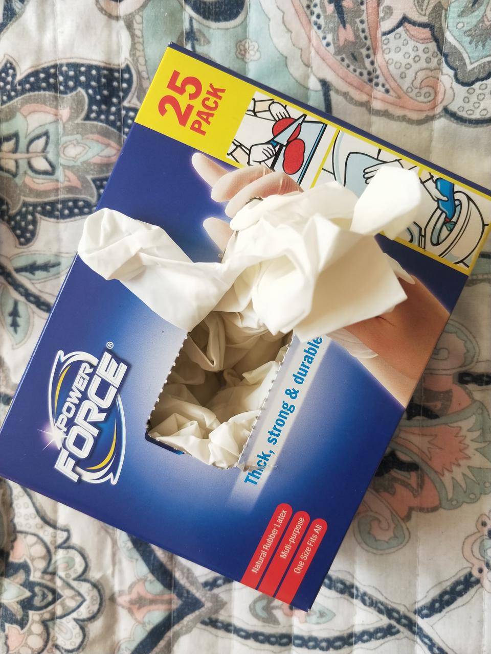 Image of 25 pack of disposable gloves sold by aldi, odd number deemed 'baffling'