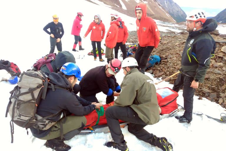 Rescate del cuerpo del turista aplastado por el hielo