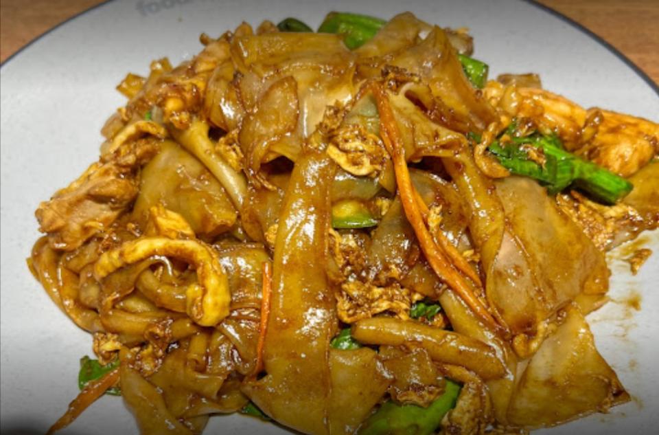 Woodleigh Mall - bangkok gem kway teow