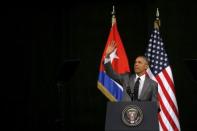 U.S. President Barack Obama waves as he arrives to deliver a speech at the Gran Teatro in Havana, Cuba March 22, 2016. REUTERS/Carlos Barria