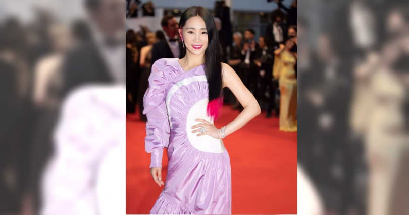 吳可熙以一身粉紫色未來感禮服登上坎城影展紅毯。　（圖／CAA agency）