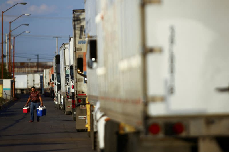 FILE PHOTO: Mexican goods worth $1 bln stuck at US border amid migration checks