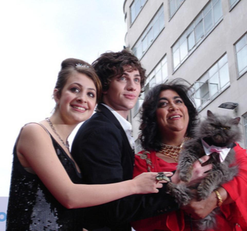 From L-R: Georgia Groome, Aaron Taylor-Johnson, Gurinder Chadha, Benny the Cat (Gurinder Chadha)