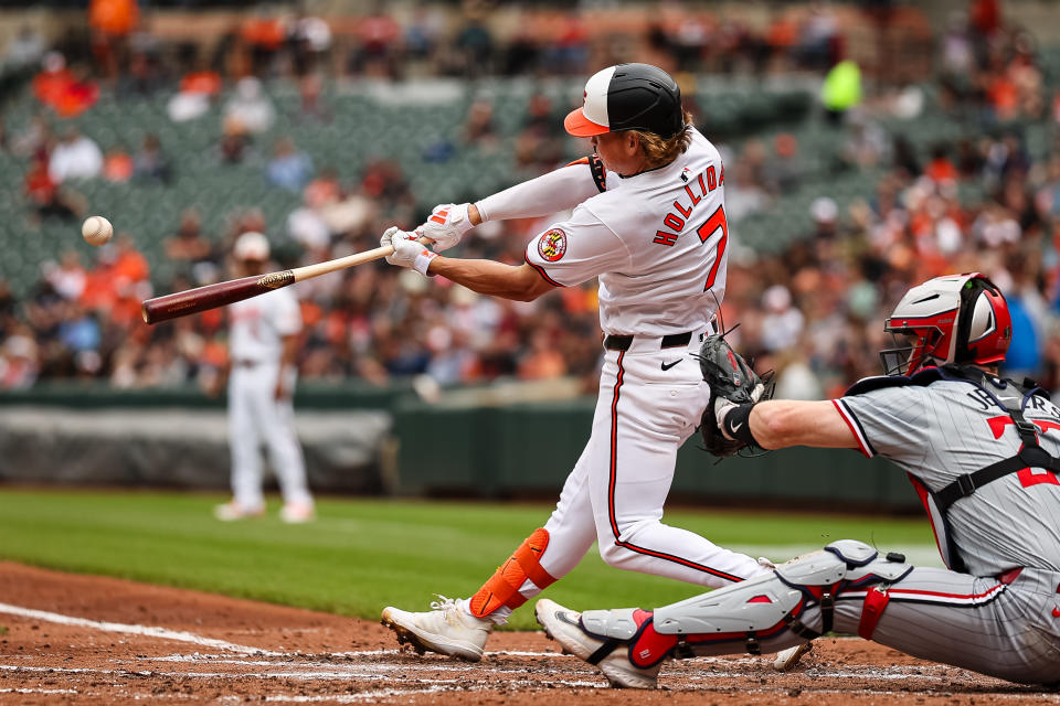 BALTIMORE, MD - 17 APRIL: Jackson Holliday #7 van de Baltimore Orioles slaat tegen de Minnesota Twins tijdens de derde inning in Oriole Park op Camden Yards op 17 april 2024 in Baltimore, Maryland.  (Foto door Scott Taetsch/Getty Images)