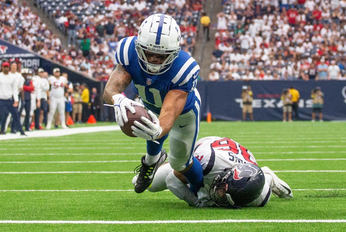Houston Texans at Indianapolis Colts: Predictions, picks and odds for NFL Week 18 matchup