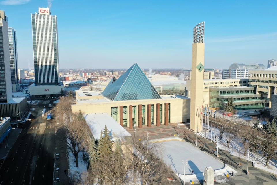 Officials with the Civic Service Union 52 say they will serve strike notice to the City of Edmonton and Edmonton Public Library on Monday morning.   (David Bajer/CBC - image credit)