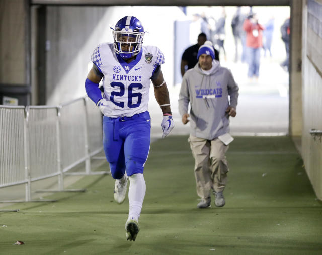 Kentucky RB Benny Snell ejected for ridiculous reason in Music City Bowl