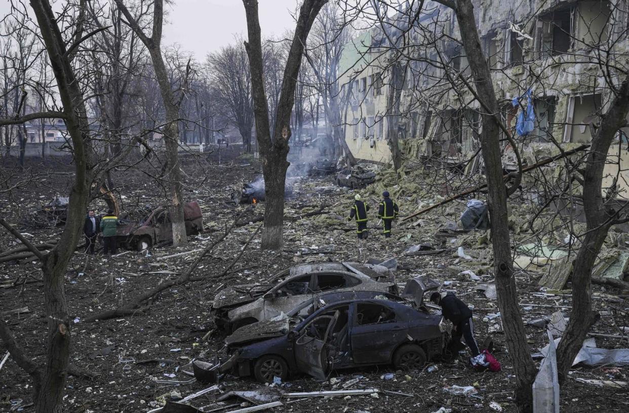 <span class="caption">Ukrainian emergency workers at a maternity hospital damaged by shelling in Mariupol, Ukraine, on March 9, 2022. </span> <span class="attribution"><span class="source">(AP Photo/Evgeniy Maloletka)</span></span>