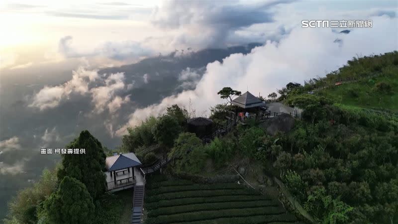 近期剛翻修過後的祝山車站往下眺望，雲海美景千變萬化。（圖／畫面由柯發壽提供）