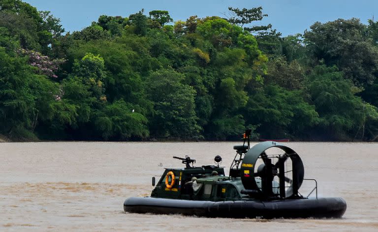 Patrullajes de fuerzas colombianas en el río Arauca