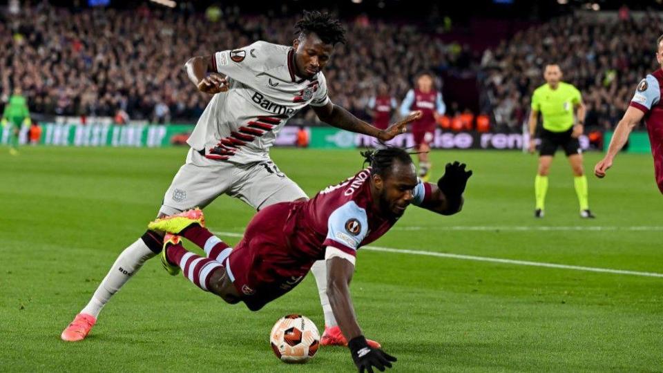  Edmond Tapsoba fouls Michail Antonio