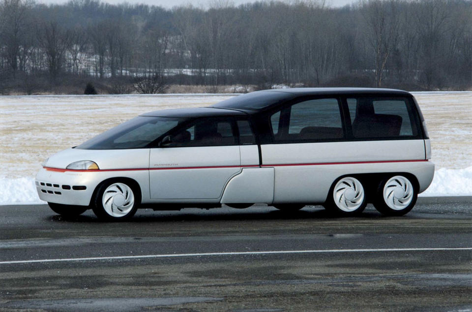 <p><span>Here was an idea divorced from reality. Chrysler's design team came up with a three-seater city car that could be mated to a separate rear pod enabling the Voyager III to become an <b>eight-seater people carrier</b>. How handy.</span></p>