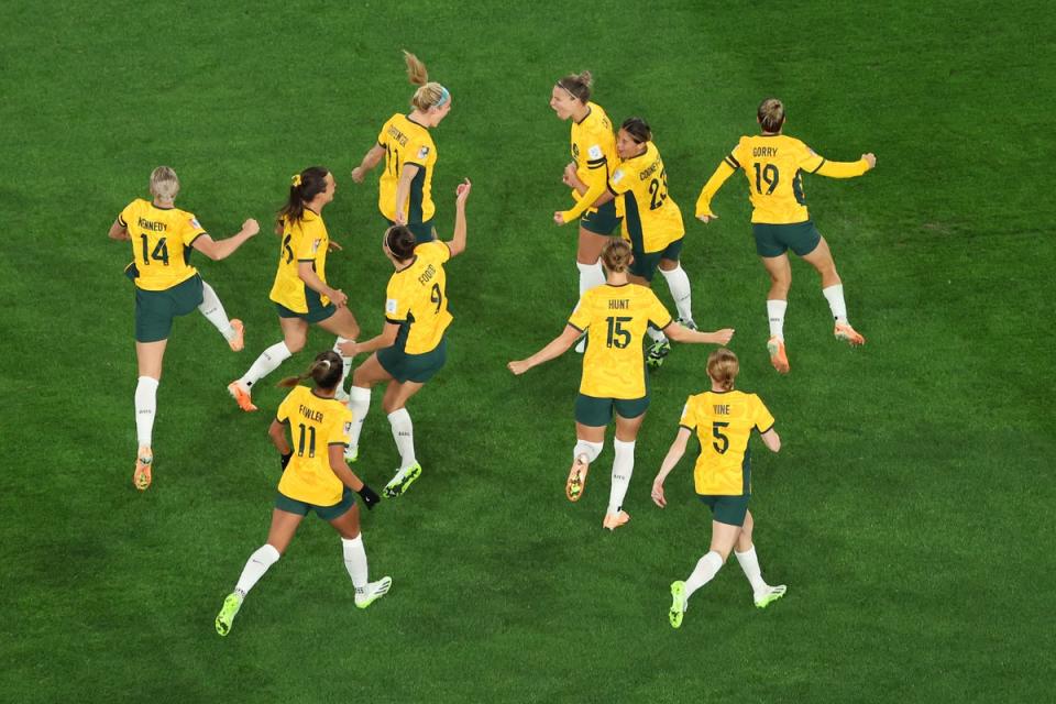 Steph Catley (3rd R, top) of Australia celebrates with teammates after scoring her team's first goal (Getty Images)