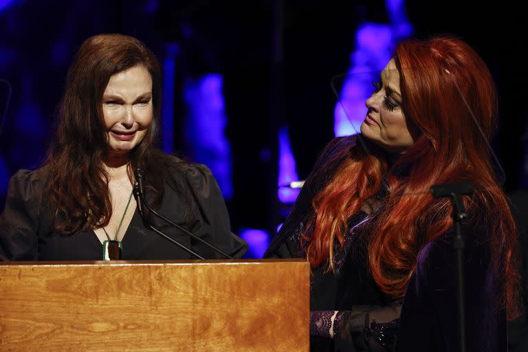 El desconsolado llanto de Ashley Judd: su madre entró al Salón de la Fama de la música country un día después de morir