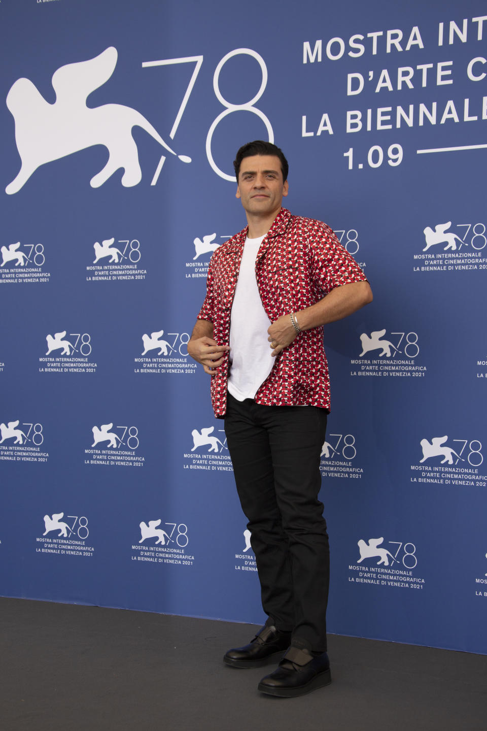 Oscar Isaac poses for photographers at the photo call for the film 'Scenes of a Marriage' during the 78th edition of the Venice Film Festival in Venice, Italy, Saturday, Sep, 4, 2021. (Photo by Joel C Ryan/Invision/AP)
