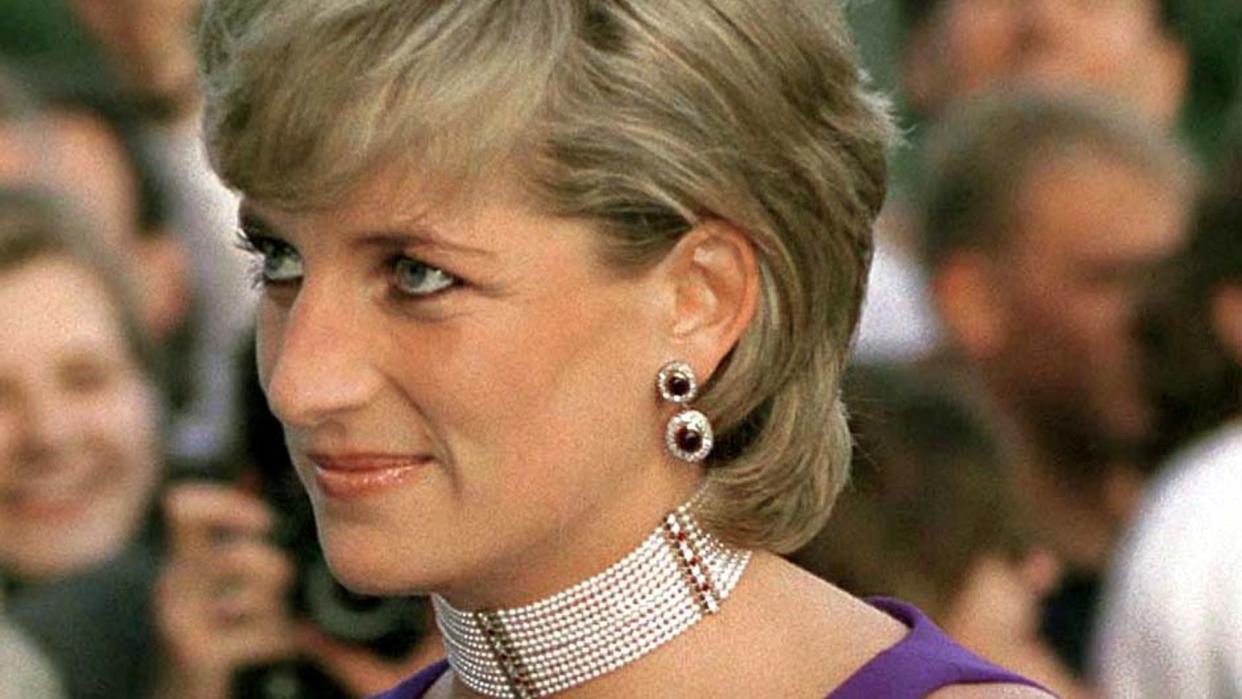  Princess Diana Arriving For Gala Dinner In Chicago wearing a purple dress and  pearl choker  