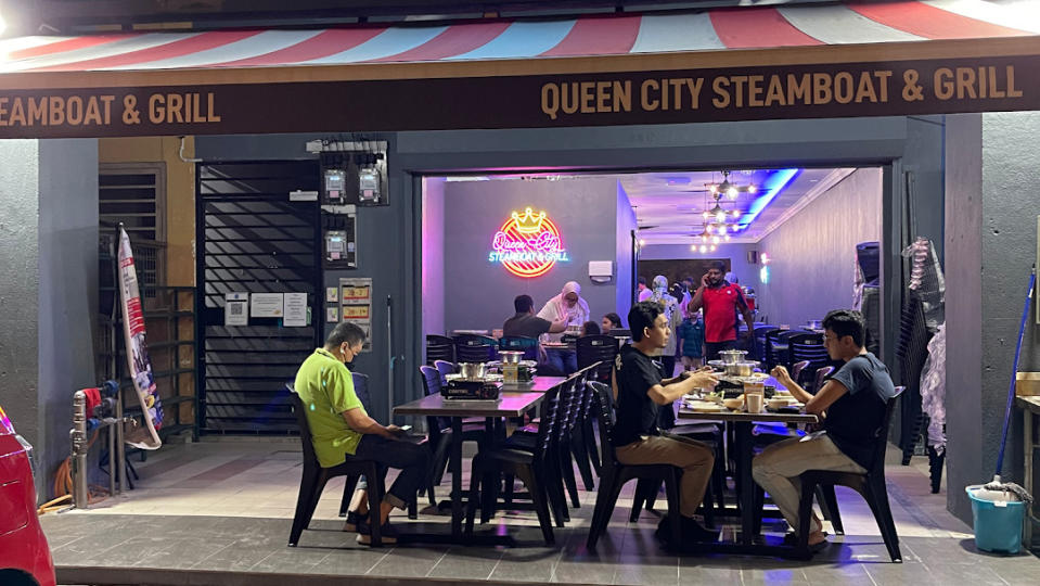 Queen City Steamboat and Grill - Storefront