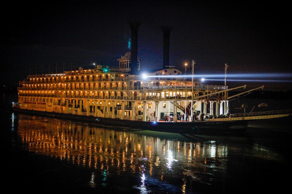 The American Queen makes its way north up the Mississippi River before docking at Beale Street Landing on June 13, 2014.