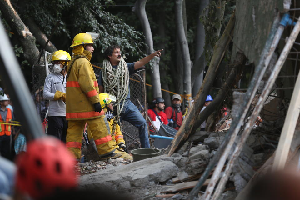 <p>First responders work on removing the rubble of a collapsed building looking for survivors trapped underneath, after a 7.1 earthquake in Mexico City, Tuesday, Sept. 19, 2017. The earthquake stunned central Mexico, killing more than 100 people as buildings collapsed in plumes of dust. (AP Photo/Gustavo Martinez Contreras) </p>