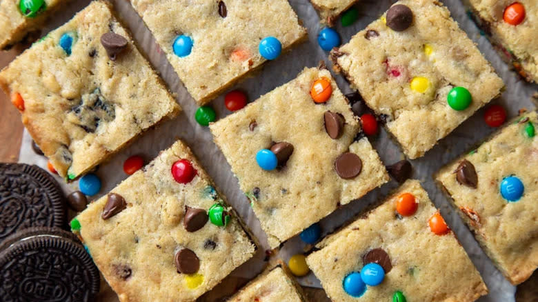 chocolate chip blonde brownies