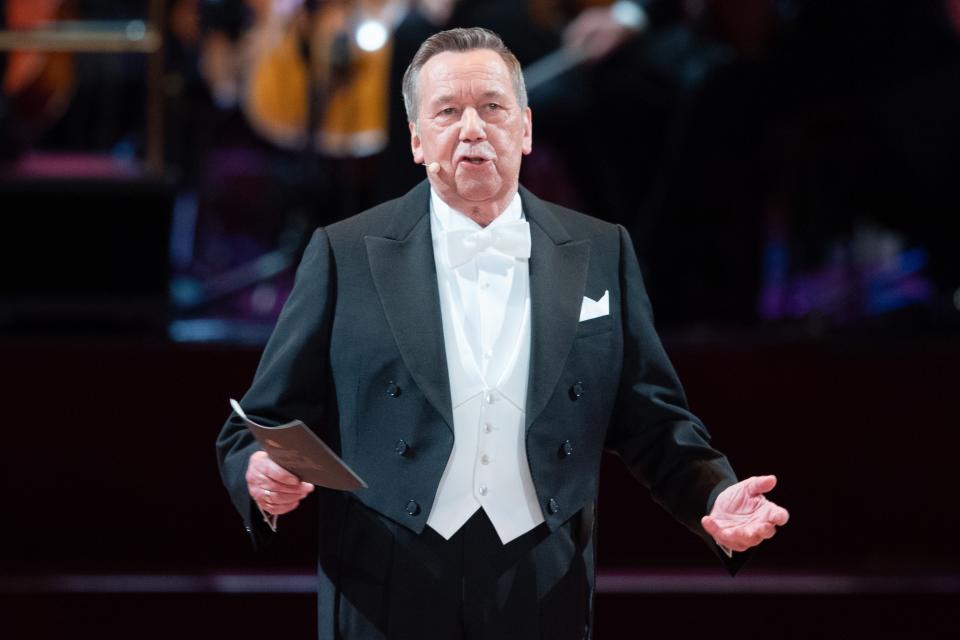 07.02.2020, Sachsen, Dresden: Roland Kaiser, Schlagersänger, moderiert den 15. Semperopernball. Das diesjährige Motto des Semperopernballs lautet "Märchenhaft rauschend - Dresden jubiliert". Foto: Sebastian Kahnert/dpa-Zentralbild/dpa +++ dpa-Bildfunk +++