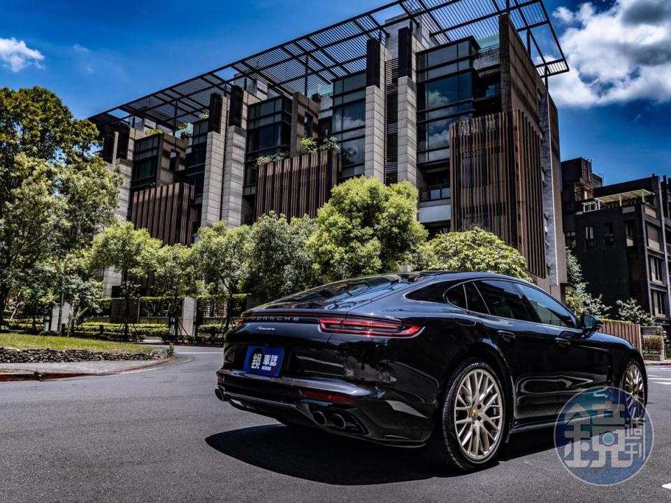 PORSCHE Panamera 10 Years Edition