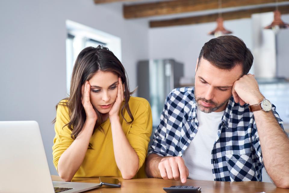 Viele Deutsche haben laut einer repräsentativen Langzeitstudie vor allem finanzielle Ängste. - Copyright: getty images/Westend61